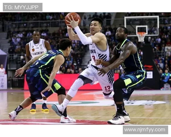 莫斯利称卡斯尔顿职业态度出众多面防守能力助力球队对抗提升